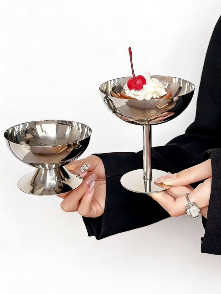 Elegant stemmed dessert cup
